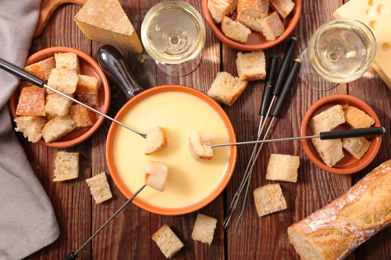 Receita – Fondue de queijo: confira a receita perfeita para um jantar a dois