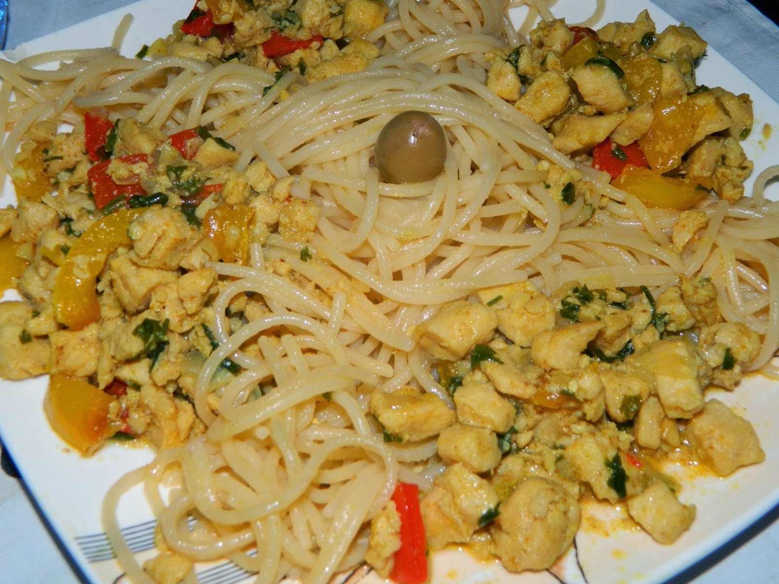 Receita de Espaguete com Frango ao Molho Curry